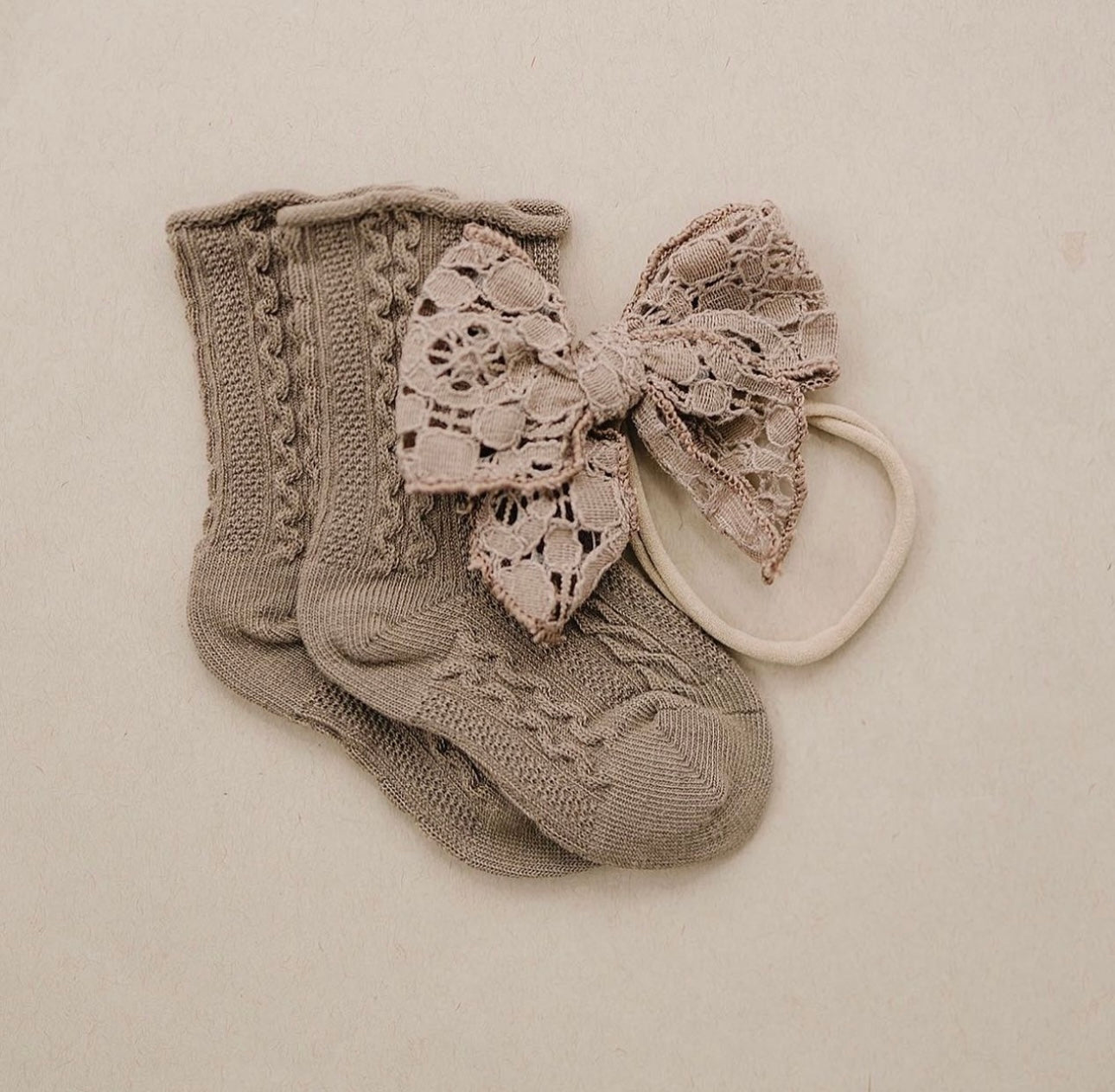 Latte Lace Bow