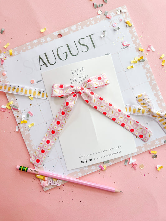 Apple Daisy Pencil Thin Bow