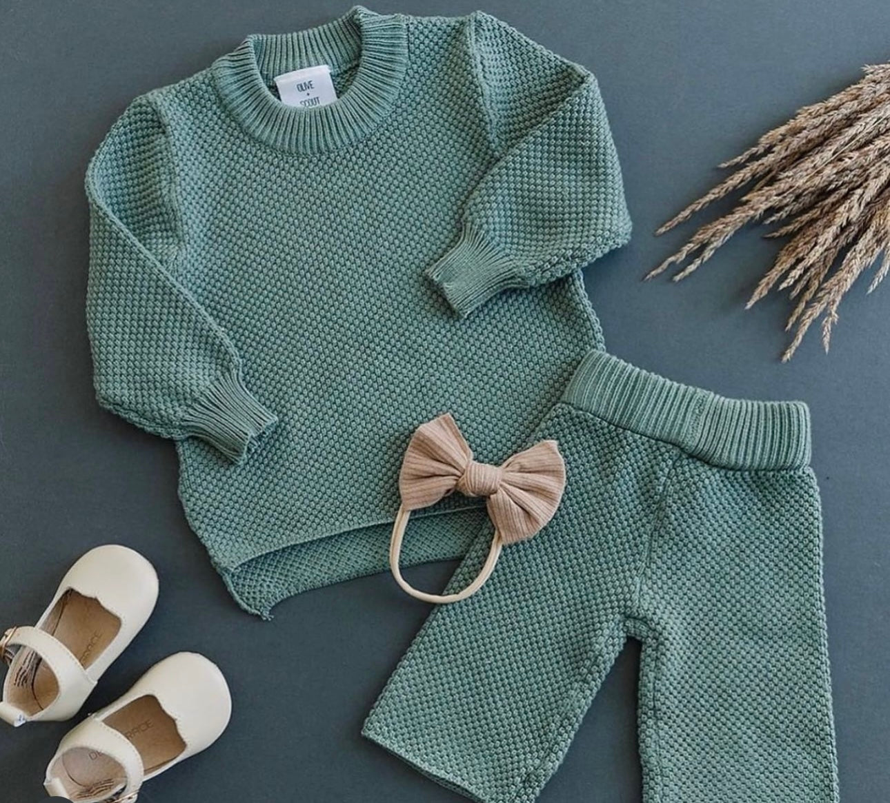 Tan Ribbed Bow