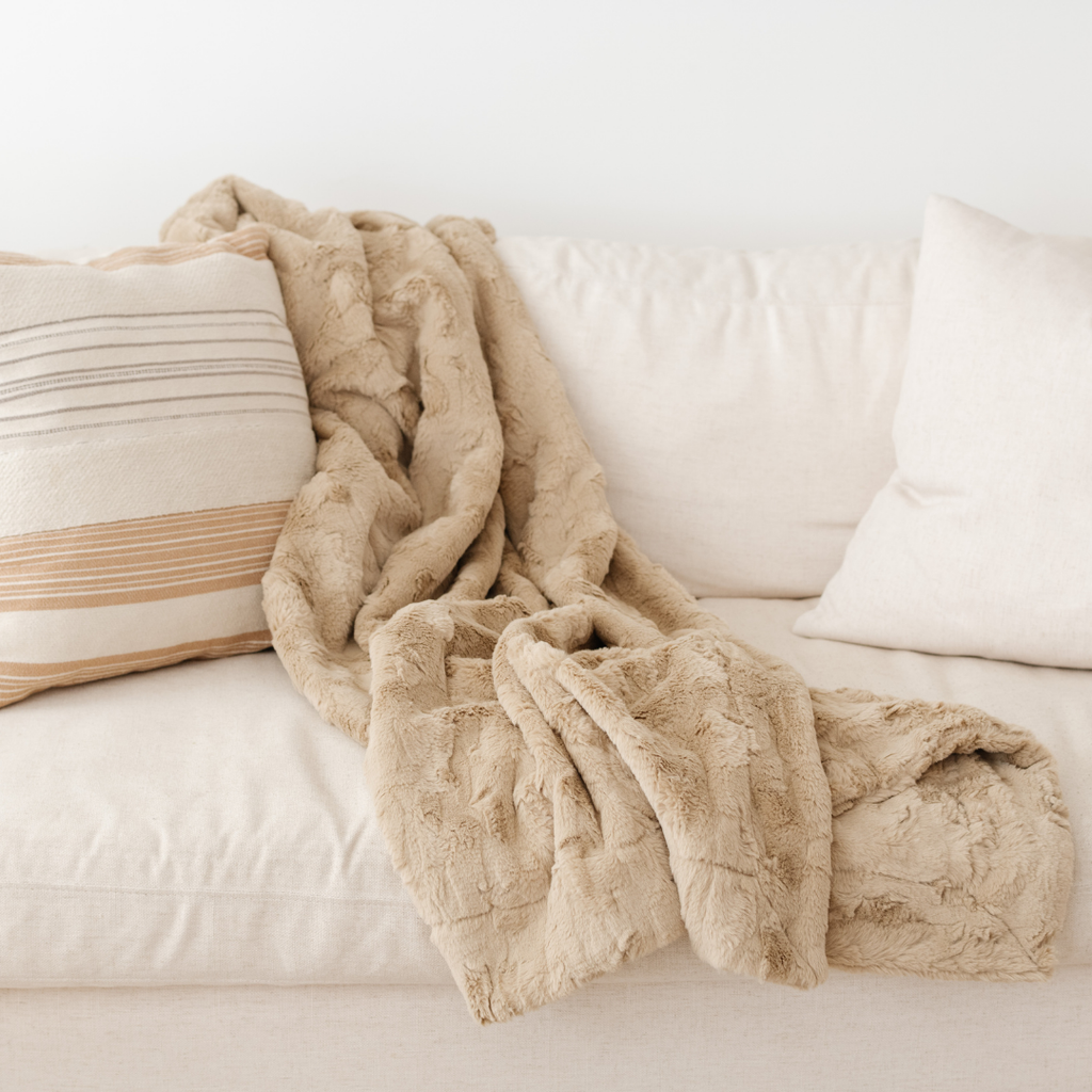 PATTERNED FAUX FUR XL THROW BLANKETS