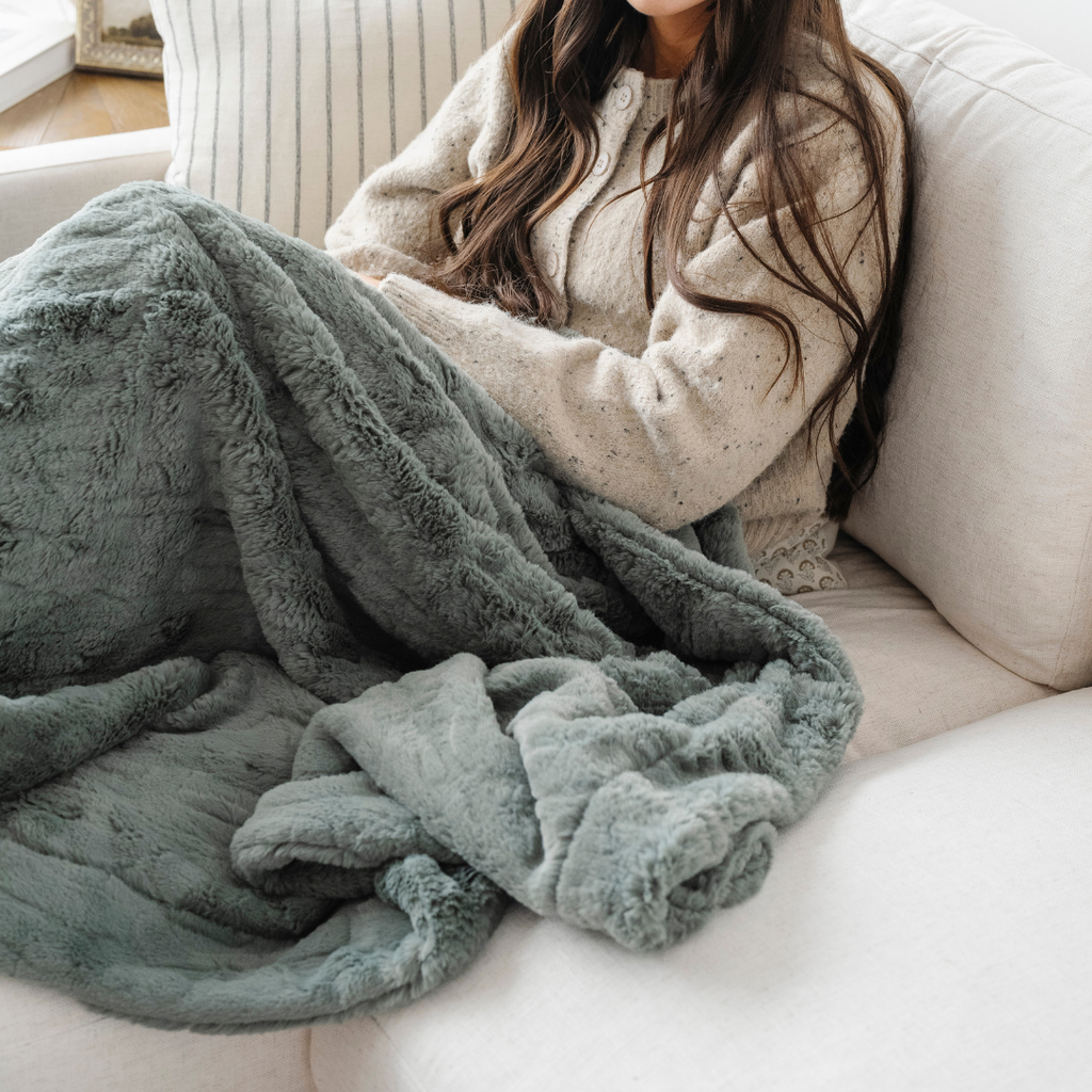 PATTERNED FAUX FUR XL THROW BLANKETS