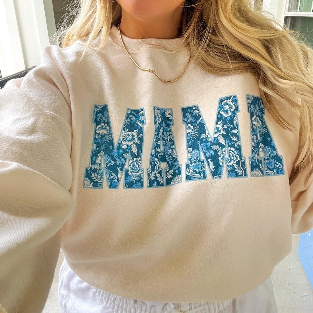 'Blue & White Chinoiserie 'Mama' Crewneck Sweatshirt